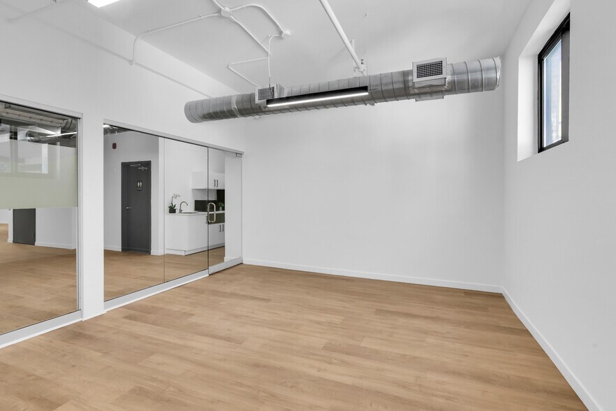 More Photos Of 146 Yonge St, Toronto Storefront Retail Office For Lease