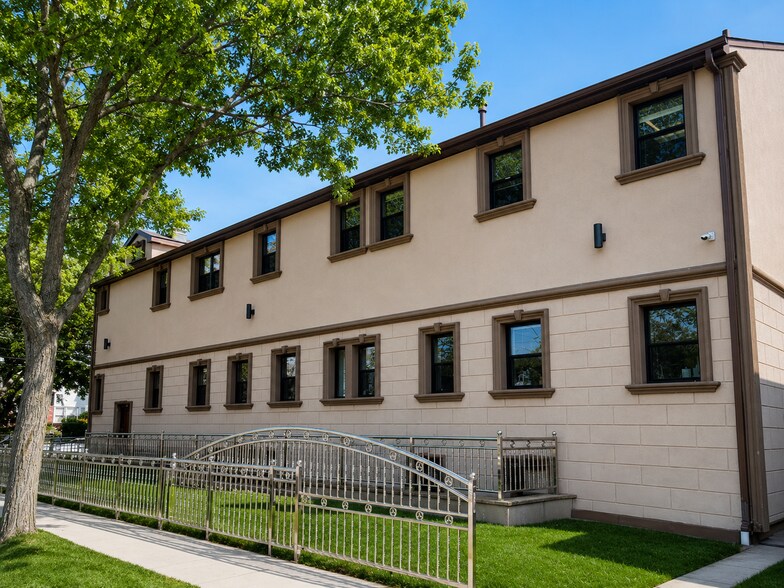 More Photos Of 16040 78th Rd, Flushing Medical For Lease