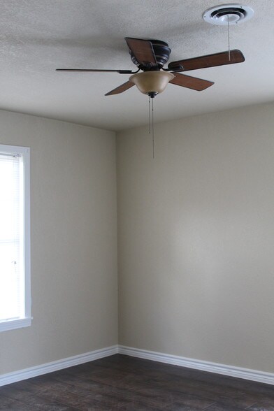 More Photos Of 5605 George Bush Dr, Katy Medical For Lease