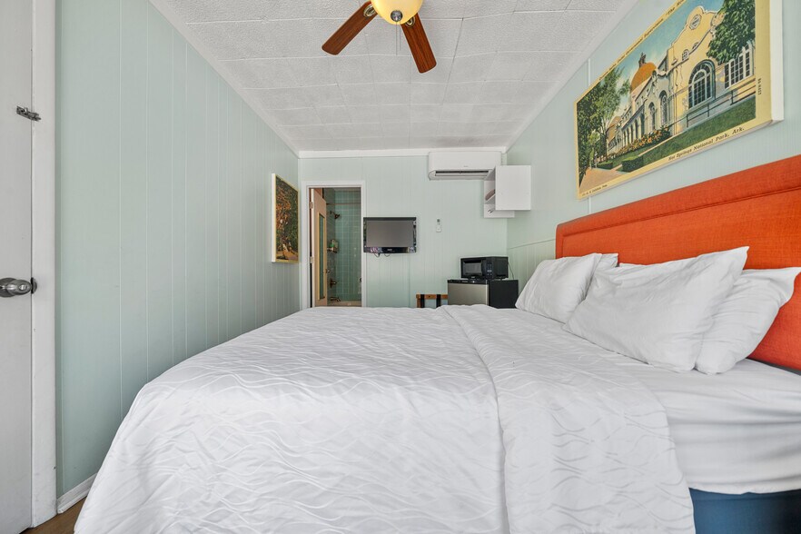 More Photos Of 741 Park Ave, Hot Springs Hotel For Sale