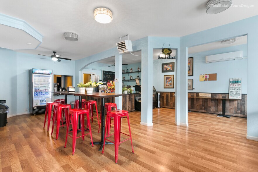 More Photos Of 1933-1937 Pacific Ave, Forest Grove General Retail For Sale