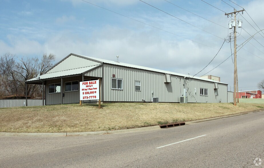 More Photos Of 1320 N Harrison St, Shawnee Light Manufacturing For Lease