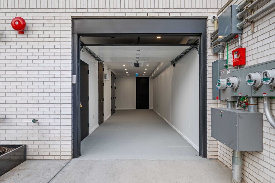 More Photos Of 41 Summit St, Brooklyn Warehouse For Sale
