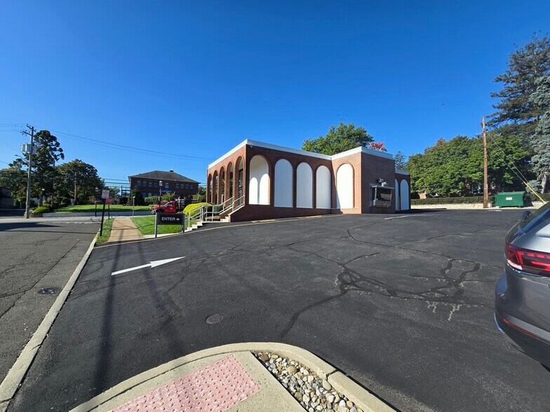 More Photos Of 119 Paris Ave, Northvale Bank For Sale