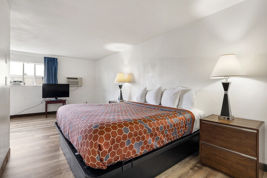 More Photos Of 321 N Johnson St, Kennewick Hotel For Sale