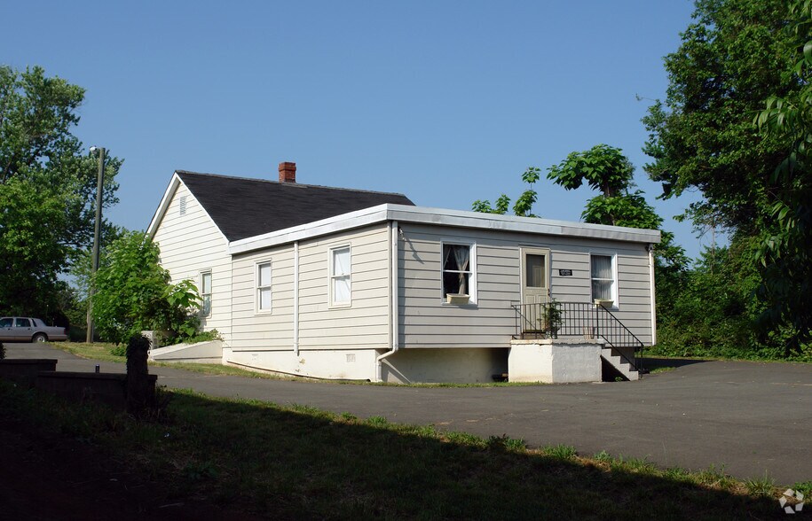 More Photos Of 9510 Center St, Manassas Medical For Lease