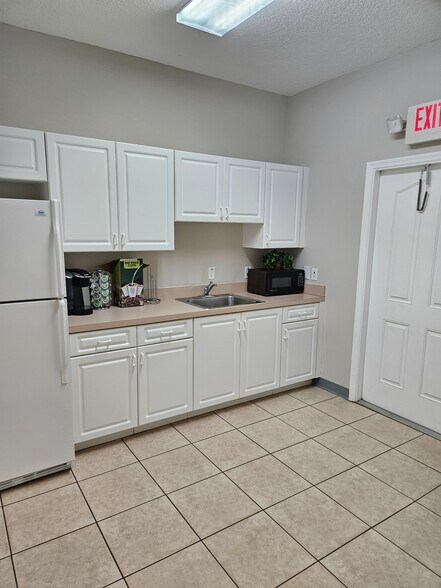 More Photos Of 10011-10021 Water Works Ln, Riverview Medical For Sale