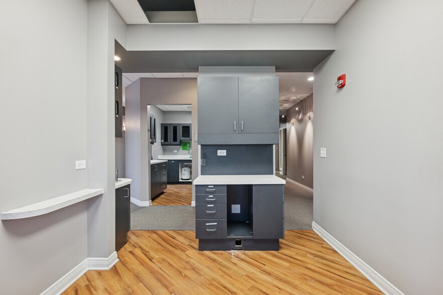 More Photos Of 2300 Lehigh Ave, Glenview Storefront Retail Office For Lease