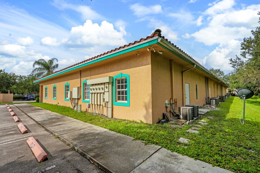 More Photos Of 1405 SE Goldtree Dr, Port Saint Lucie Medical For Lease