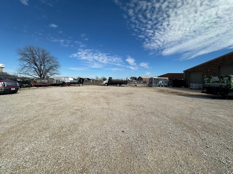 More Photos Of 2809 Capital St, Wylie Light Distribution For Sale