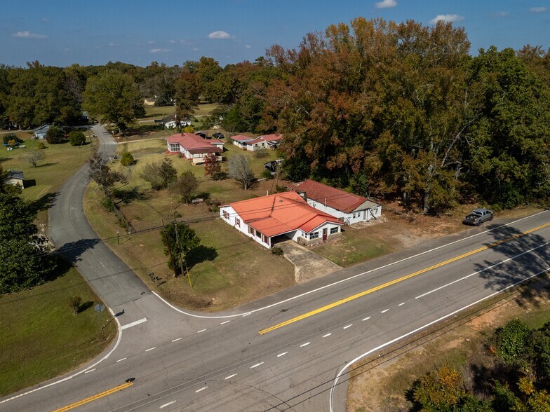 More Photos Of 7736 Westpoint Rd, West Point Freestanding For Sale