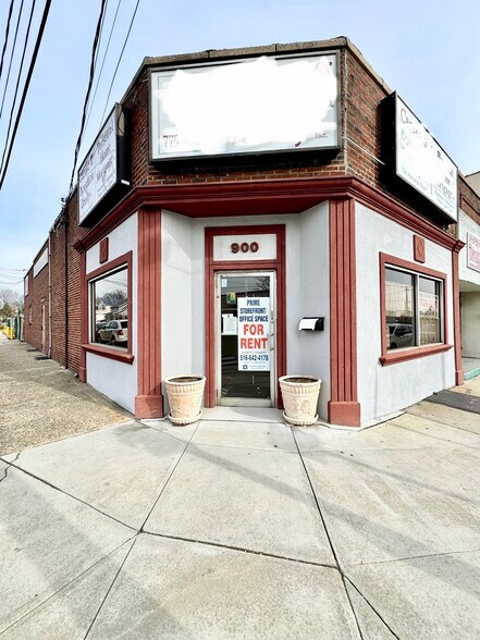 Primary Photo Of 900 Hempstead Tpke, Franklin Square Storefront Retail Office For Lease