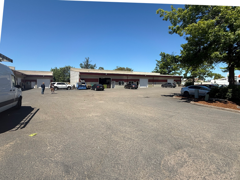 More Photos Of 2950-2952 Allane Ln, Eugene Warehouse For Lease