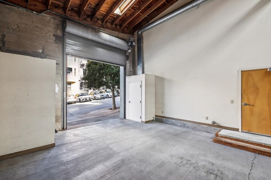 More Photos Of 465 Green St, San Francisco Storefront Retail Residential For Sale