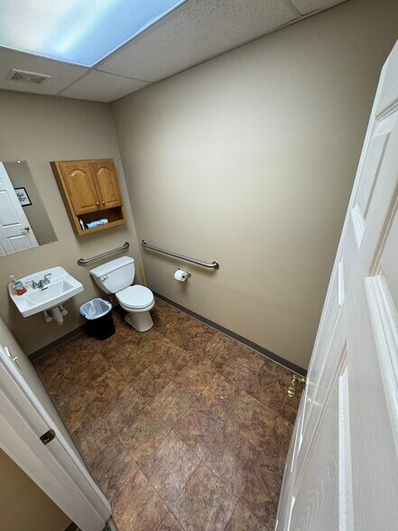 More Photos Of 211 E Market St, New Albany Office For Lease