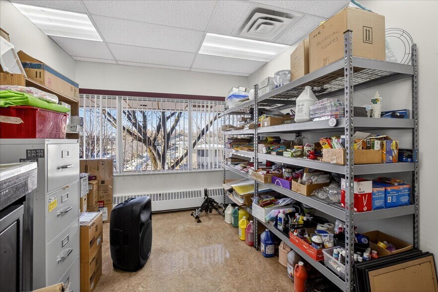More Photos Of 11831 123 St NW, Edmonton Office For Sale