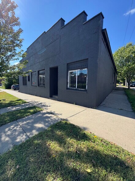 Primary Photo Of 747 Payne Ave, Saint Paul Warehouse For Sale
