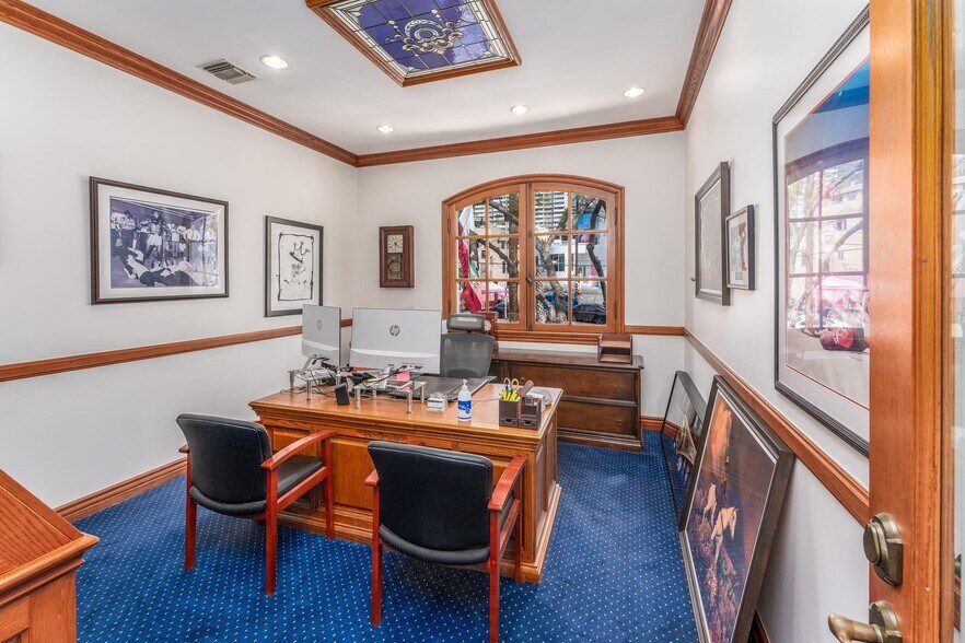 More Photos Of 8752 Holloway Dr, West Hollywood Office For Sale