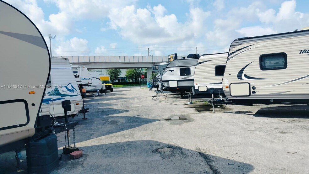 More Photos Of 3451 NW 79th St, Miami Warehouse For Lease
