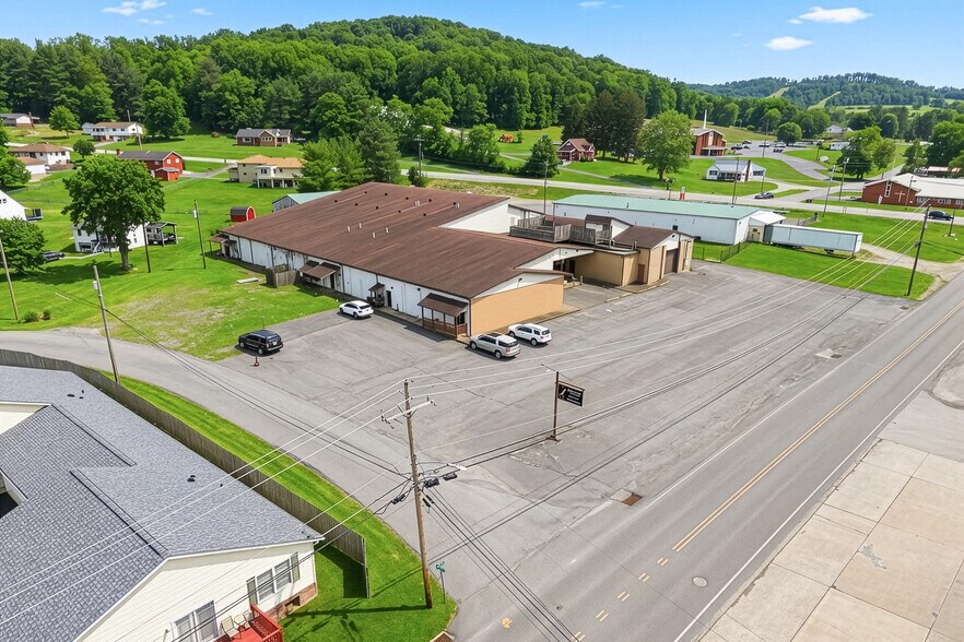 More Photos Of 1117 Willow Dr, Waynesburg Warehouse For Sale