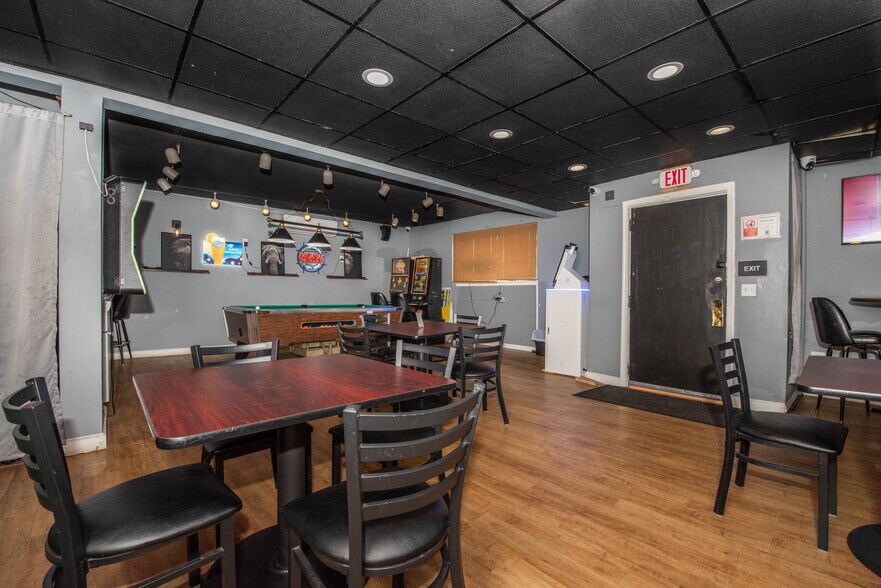 More Photos Of 932 Wyoming Ave, Scranton Bar For Sale