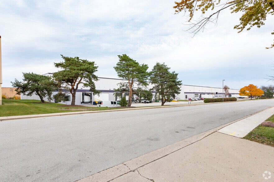 More Photos Of 980-1000 Lunt Ave, Elk Grove Village Distribution For Lease