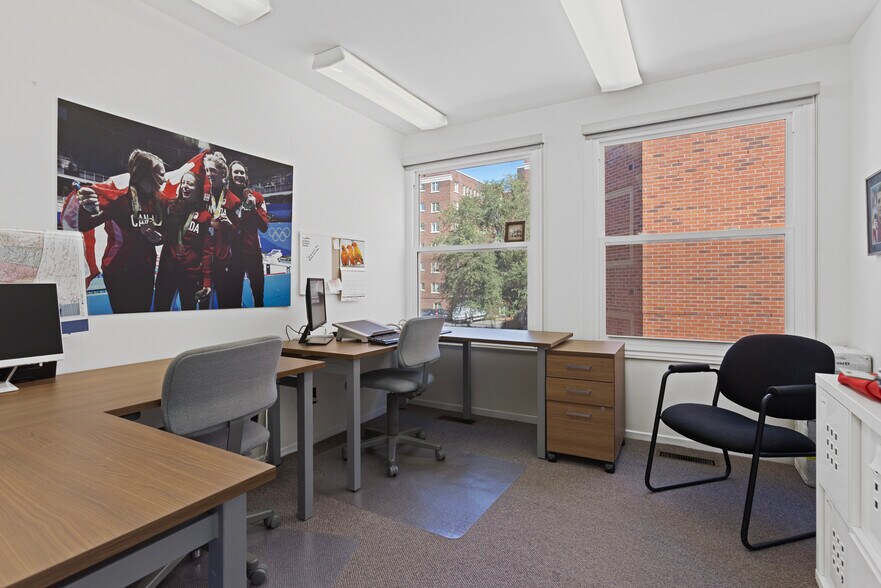 More Photos Of 307 Gilmour St, Ottawa Office For Sale