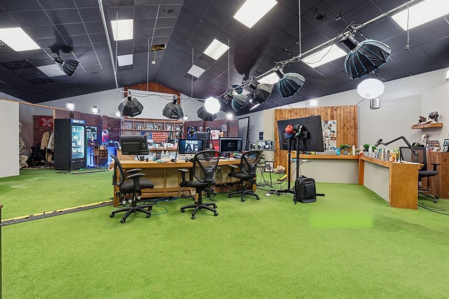 More Photos Of 9221 Highway 290 W, Austin Light Manufacturing For Lease