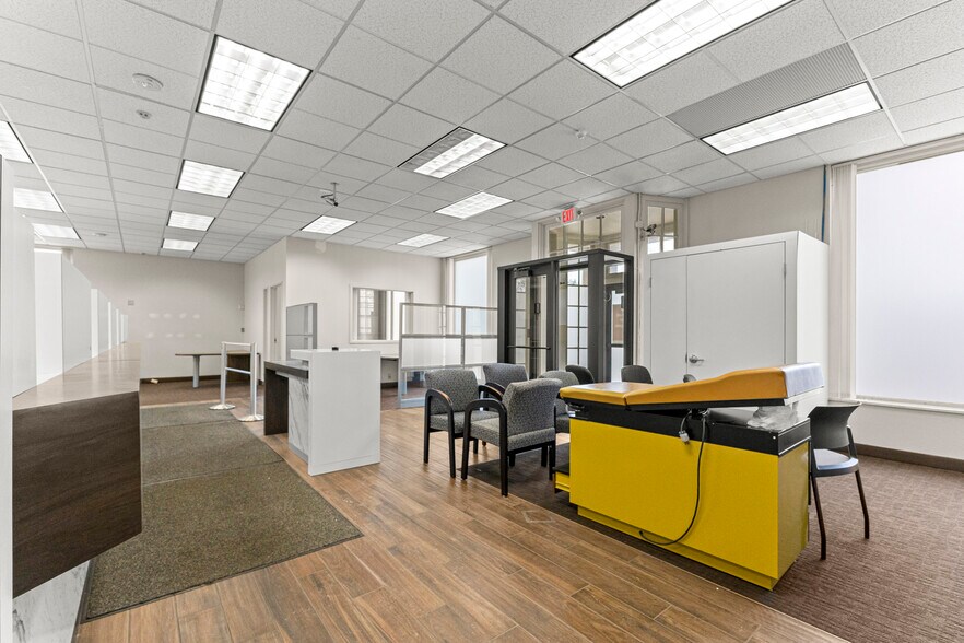 More Photos Of 23700 Goddard Rd, Taylor Bank For Lease
