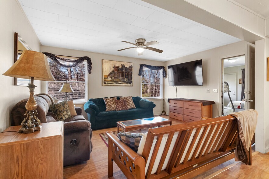 More Photos Of 7450 Highway 187, Eureka Springs Restaurant For Sale