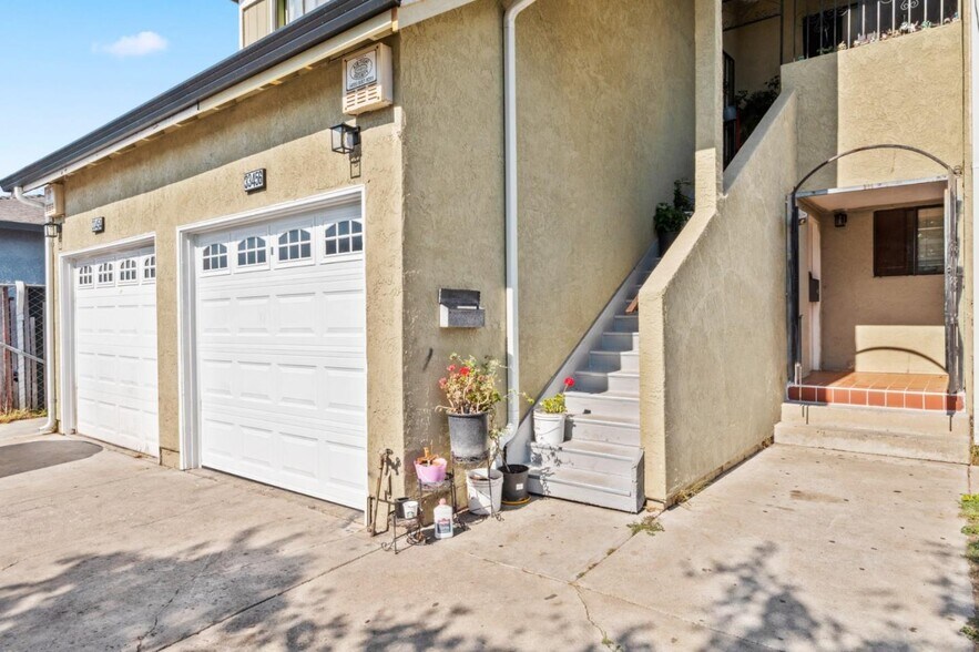 Primary Photo Of 33454 7th St, Union City Apartments For Sale