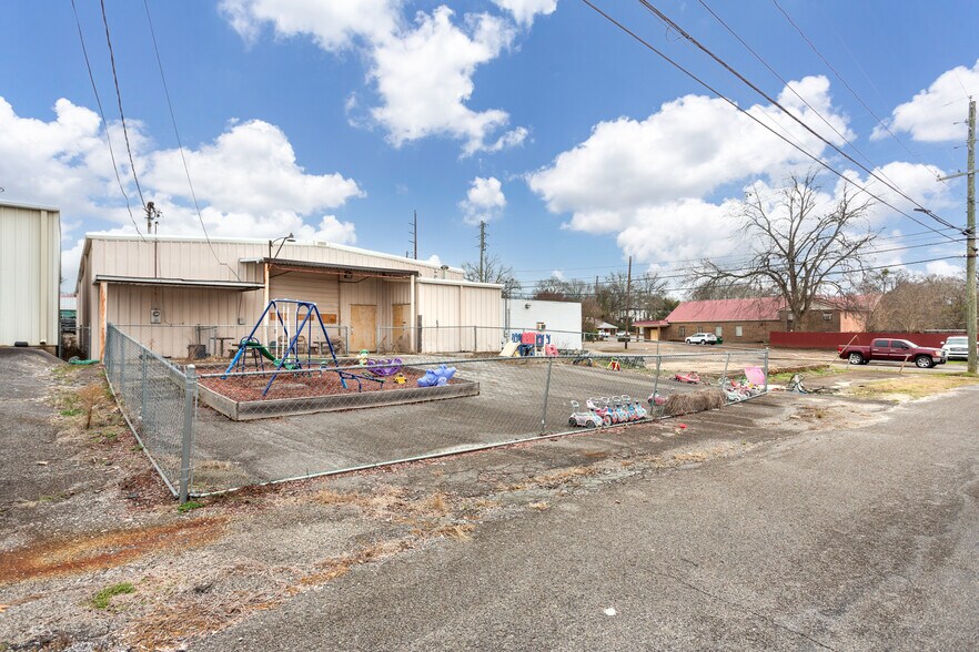 More Photos Of 702 Wilmer Ave, Anniston Office For Sale