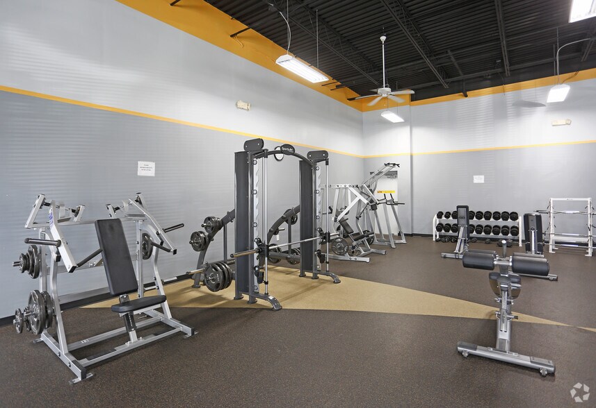 More Photos Of 3545 Whitehall Park Dr, Charlotte Office For Lease