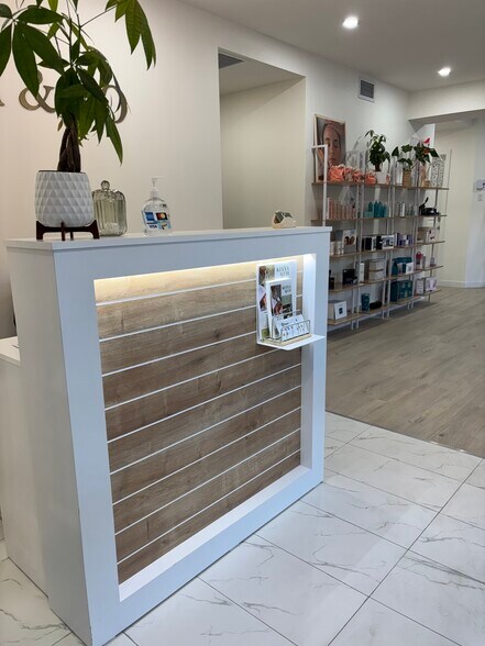 More Photos Of 5765-5769 Ave Monkland, Montréal Storefront For Sale