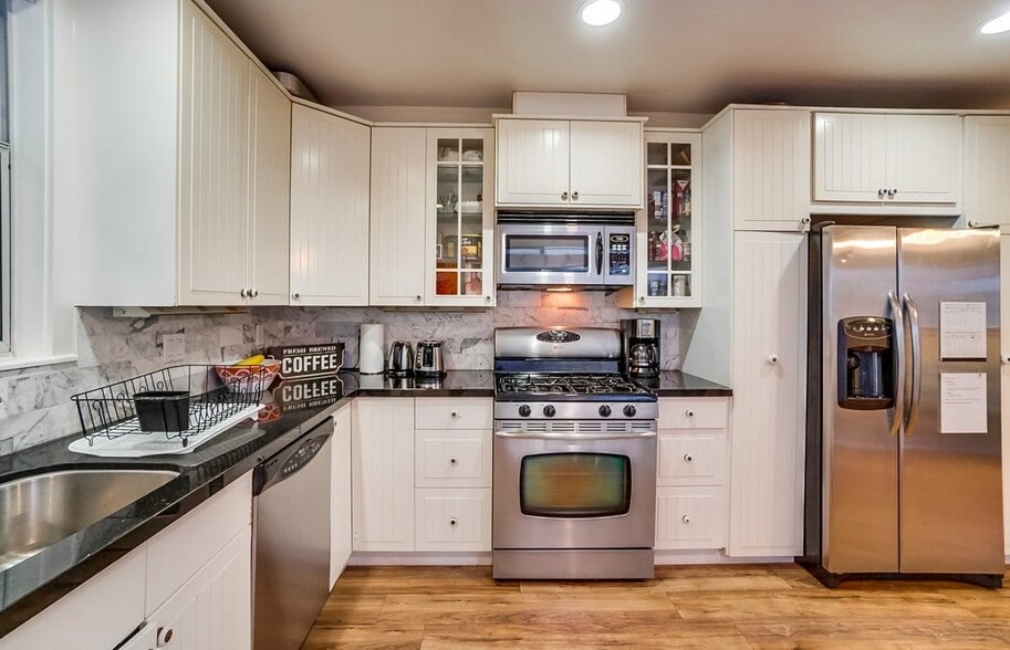 More Photos Of 32 N Venice Blvd, Venice Apartments For Sale