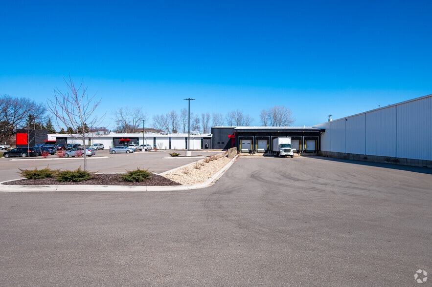 More Photos Of 2919 Packers Ave, Madison Warehouse For Lease