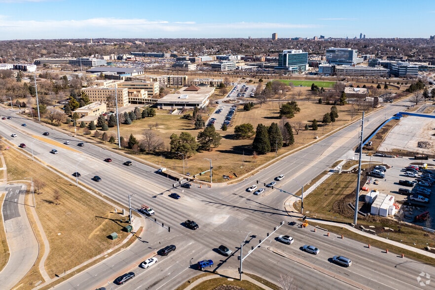 More Photos Of 2120 S 72nd St, Omaha Office For Lease