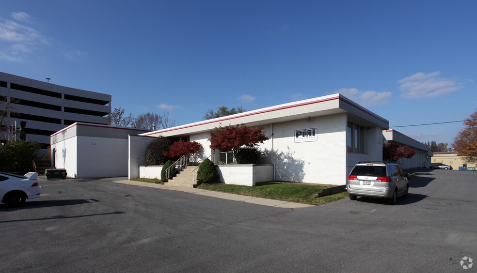 More Photos Of 5951-5953 Halpine Rd, Rockville Warehouse For Lease