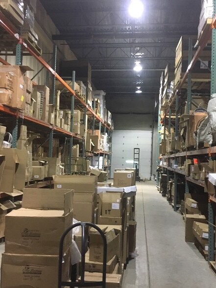 More Photos Of 1 Timber Ct, Bolingbrook Warehouse For Lease