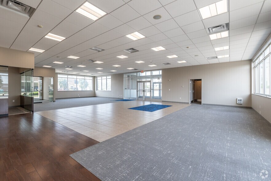 More Photos Of 8115 Highland Pointe Dr, West Chester Bank For Sale