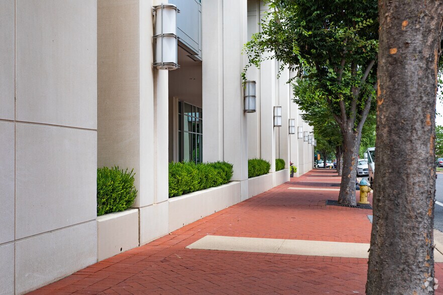 More Photos Of 2900 S Quincy St, Arlington Office For Sale