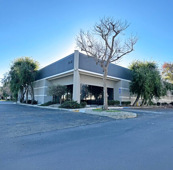 More Photos Of 1341-1351 Vanguard Dr, Oxnard Warehouse For Sale