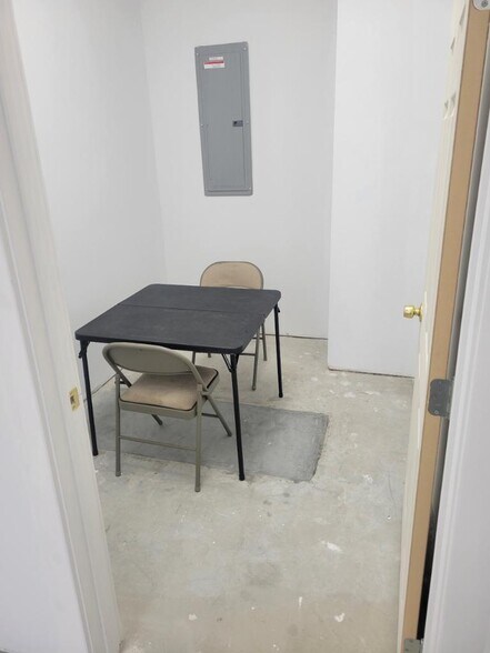 More Photos Of 2209 Blalock Rd, Houston Freestanding For Lease