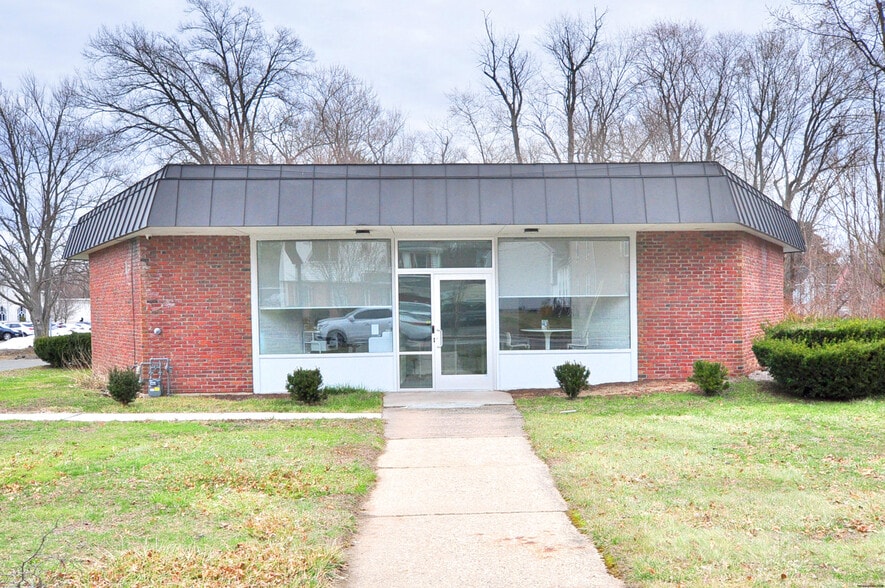 Primary Photo Of 258 Windsor Ave, Windsor Freestanding For Sale