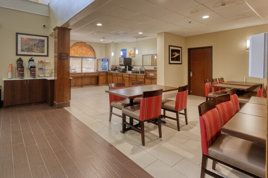 More Photos Of 1055 McNee Rd, Houston Hotel For Sale