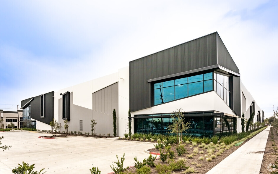 More Photos Of 617 Sunkist St, Ontario Distribution For Lease