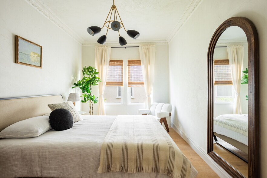 More Photos Of 144 N Clark Dr, Beverly Hills Apartments For Sale