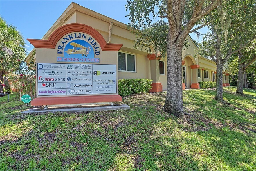 More Photos Of 202 N Rhodes Ave, Sarasota Office For Sale