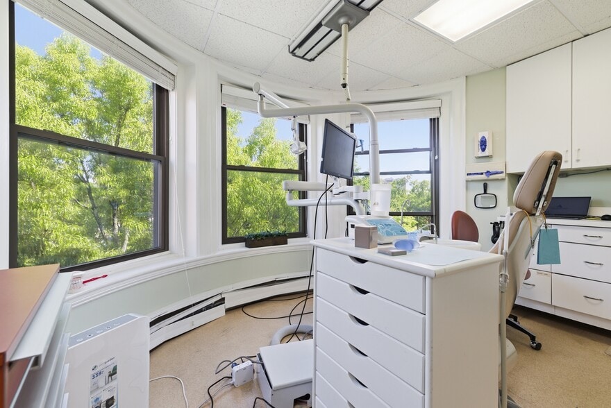 More Photos Of 1051 Beacon St, Brookline Medical For Sale