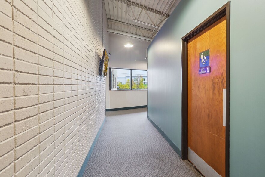 More Photos Of 2525 Nevada Ave N, Golden Valley Light Distribution For Sale